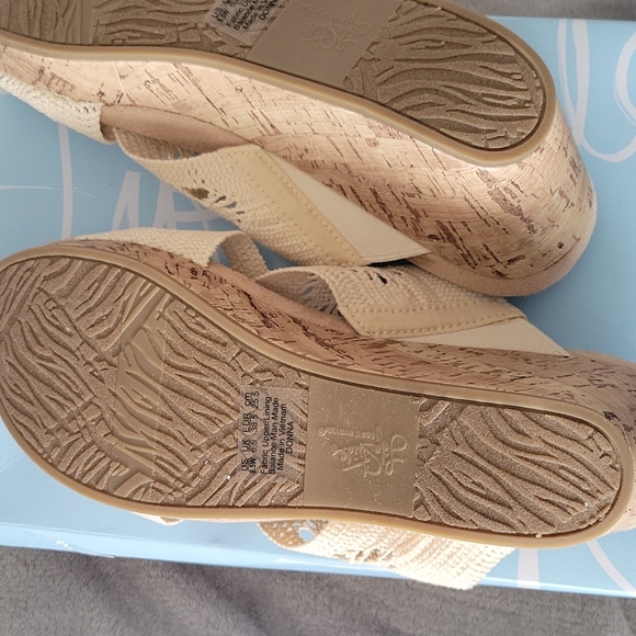 Life stride sandles - Picture 2 of 5